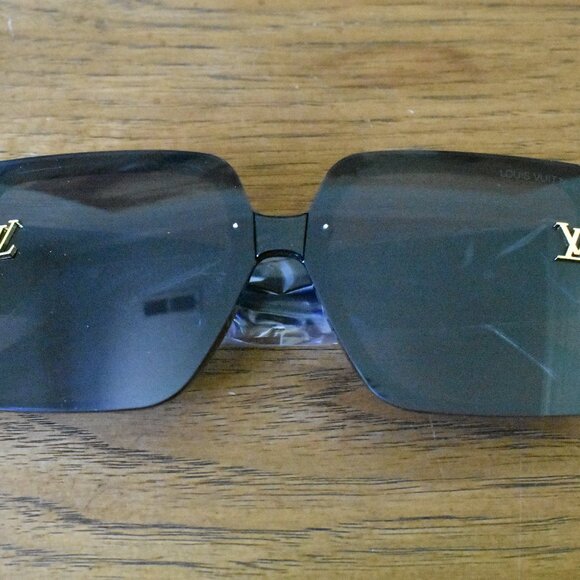 LV Sunglasses - Picture 1 of 8